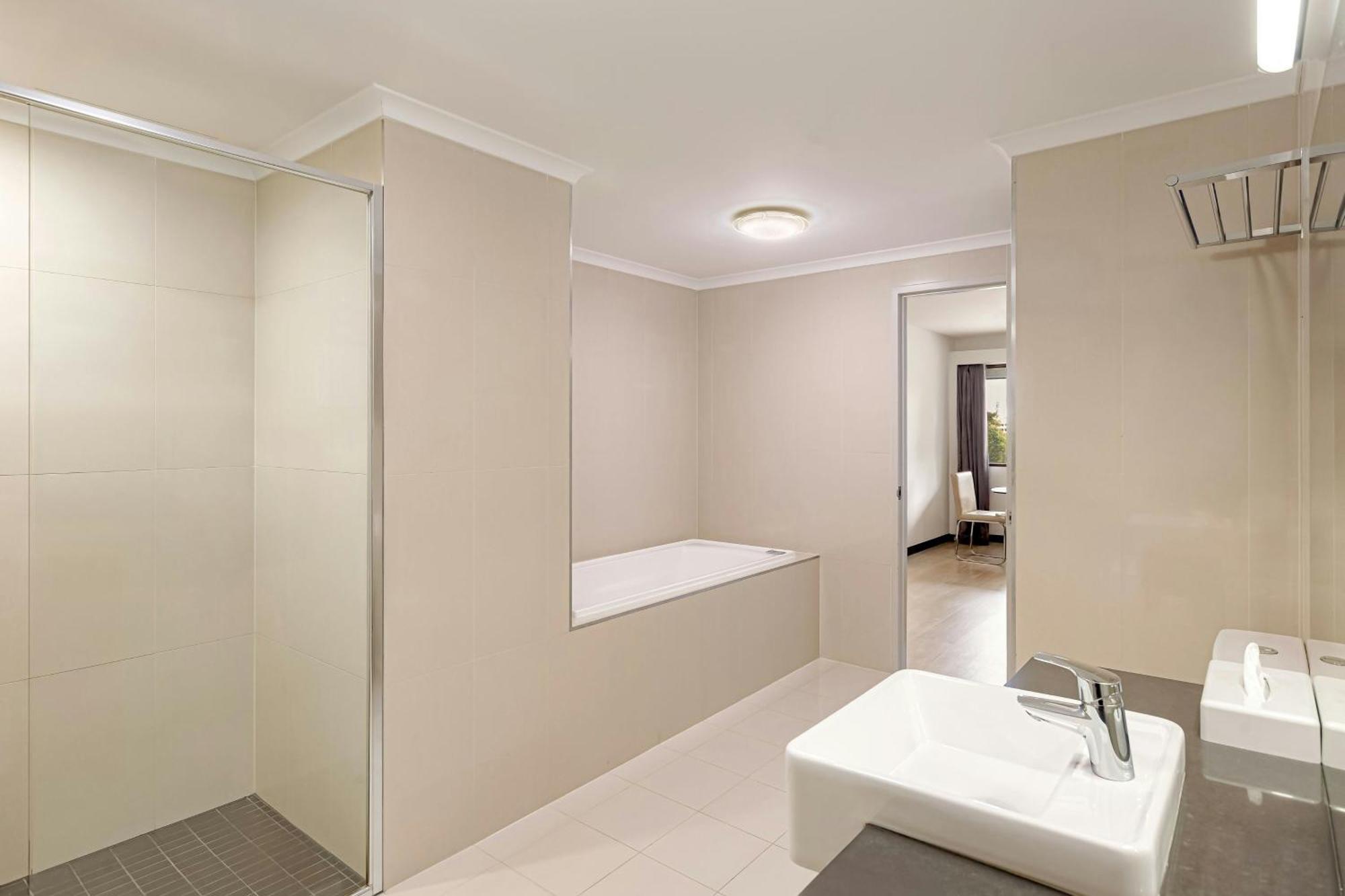 Courtyard By Marriott Hotel