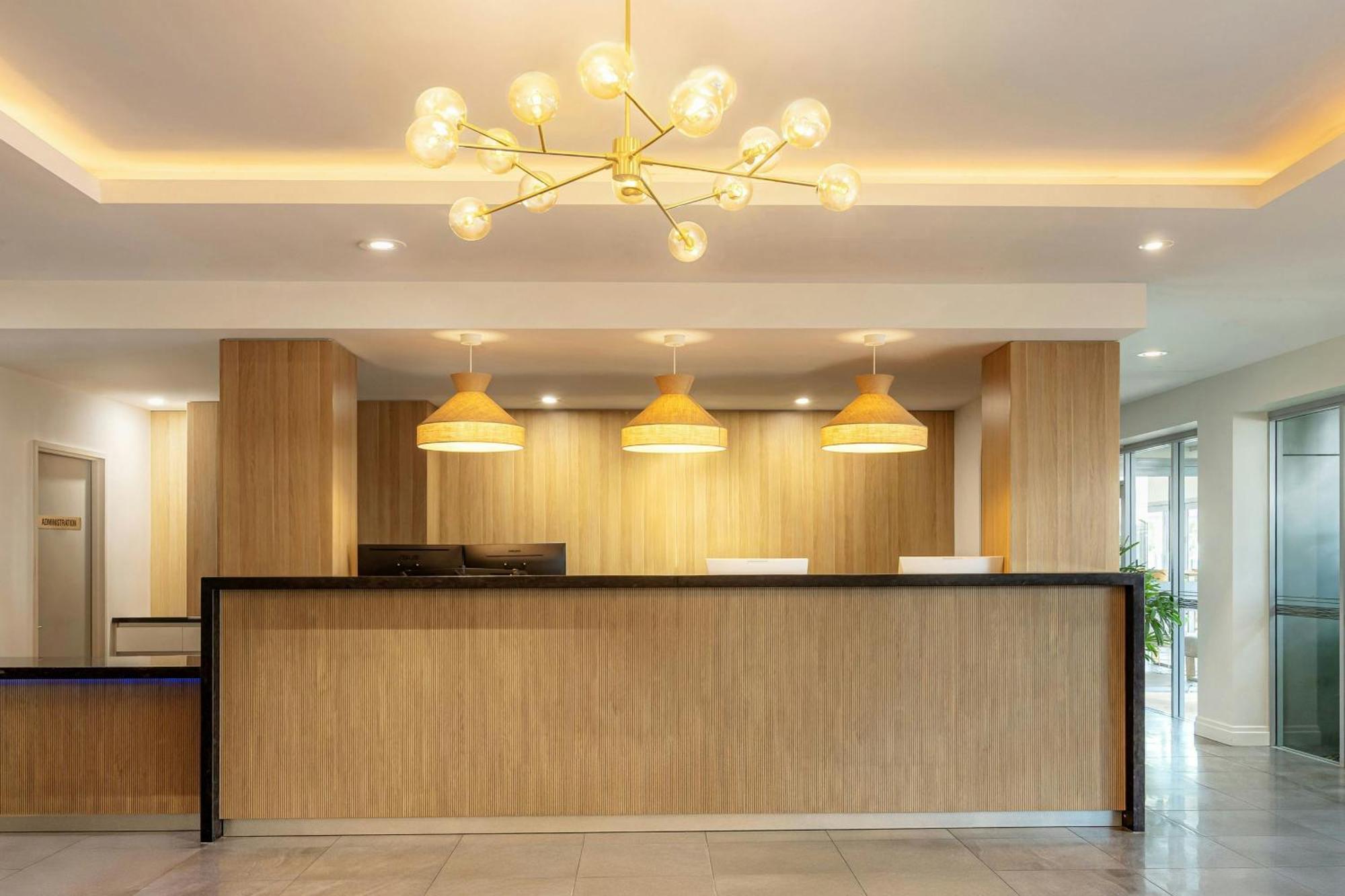 Courtyard By Marriott Hotel