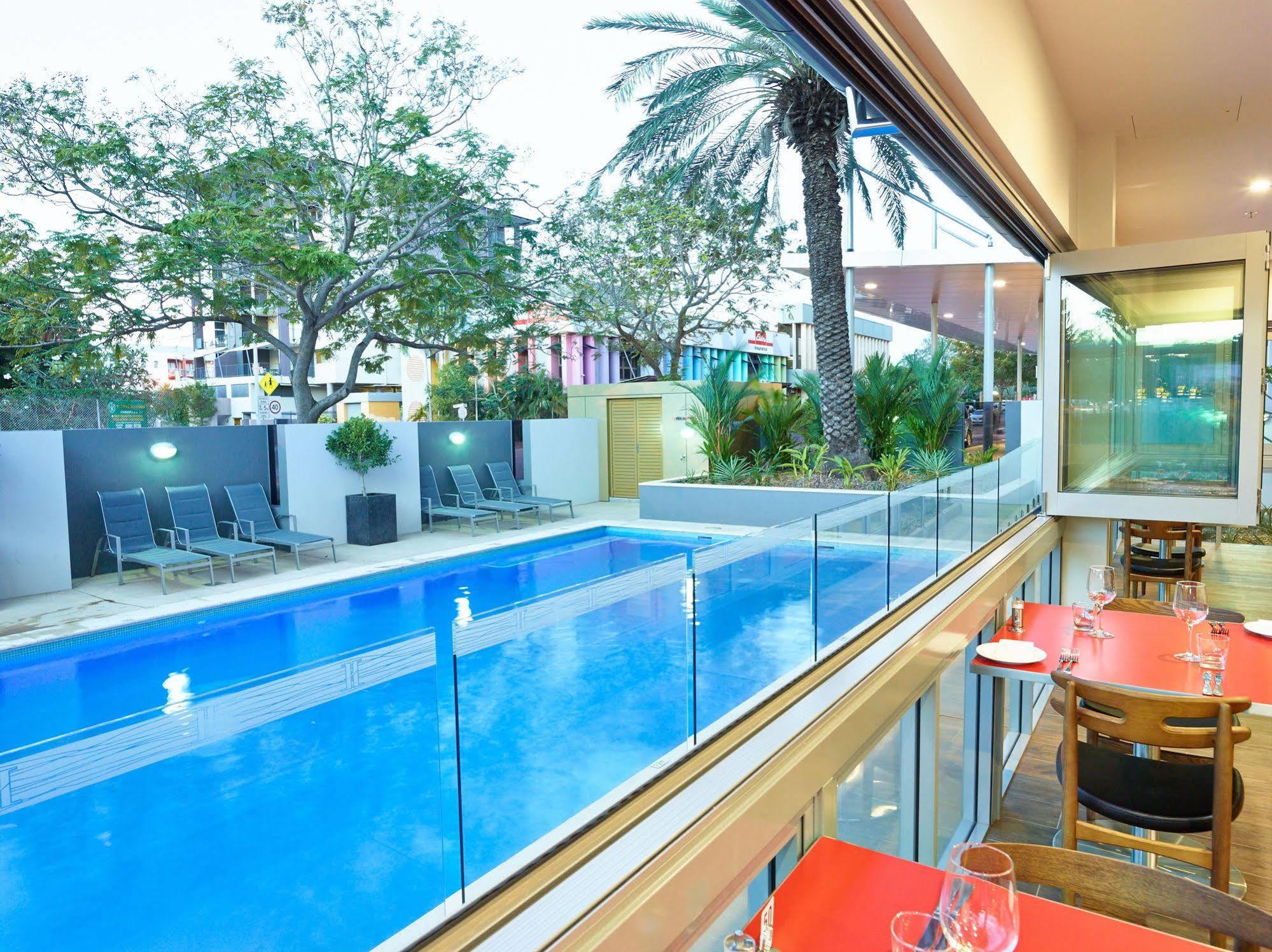Courtyard By Marriott Hotel